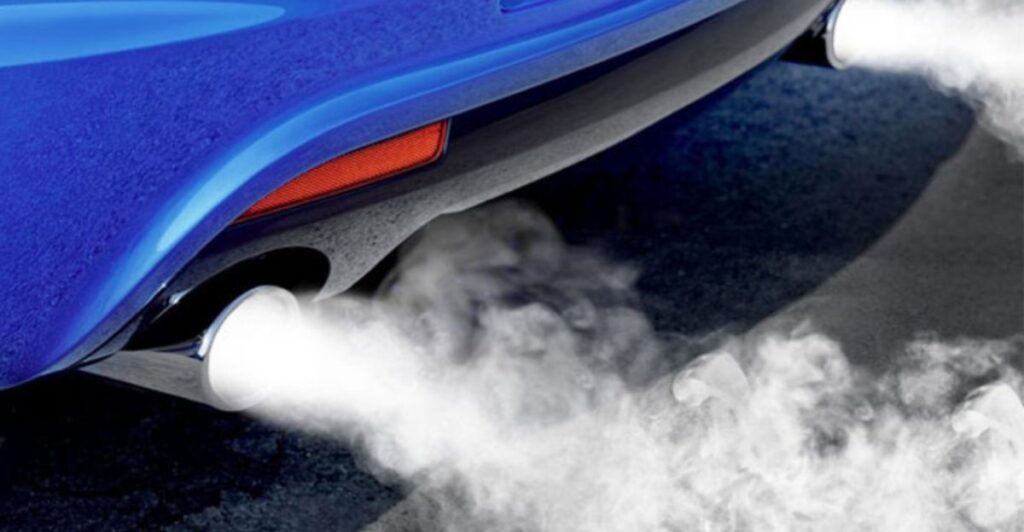 Fum-alb-la-motoarele-diesel-ghid-complet-cauze-reparatii